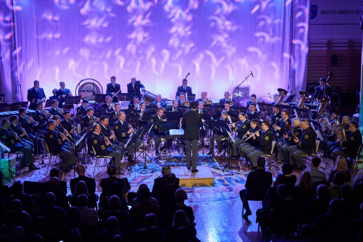 POLICIJSKI ORKESTER IN UROŠ PERIČ