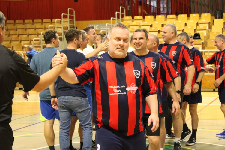 PP SLOVENJ GRADEC - ZMAGOVALEC 16. veteranskega turnirja v malem nogometu