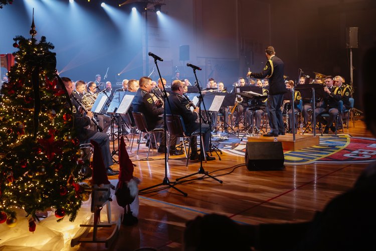 21. dobrodelni koncert Policijskega orkestra z gostjo Moniko Avsenik