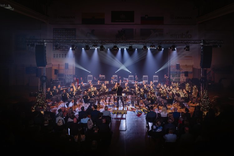 21. dobrodelni koncert Policijskega orkestra z gostjo Moniko Avsenik