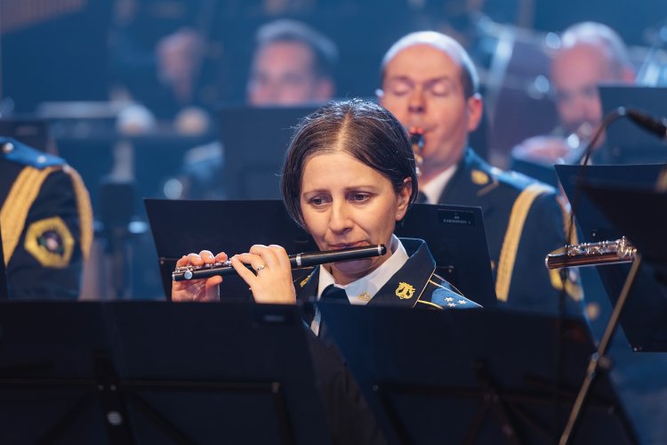 21. dobrodelni koncert Policijskega orkestra z gostjo Moniko Avsenik