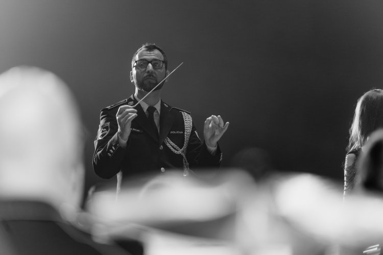 21. dobrodelni koncert Policijskega orkestra z gostjo Moniko Avsenik