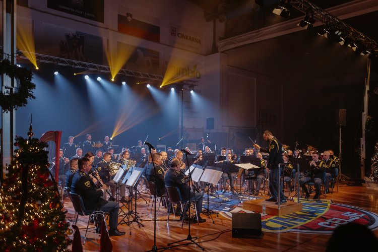 21. dobrodelni koncert Policijskega orkestra z gostjo Moniko Avsenik