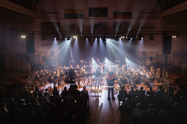 21. dobrodelni koncert Policijskega orkestra z gostjo Moniko Avsenik