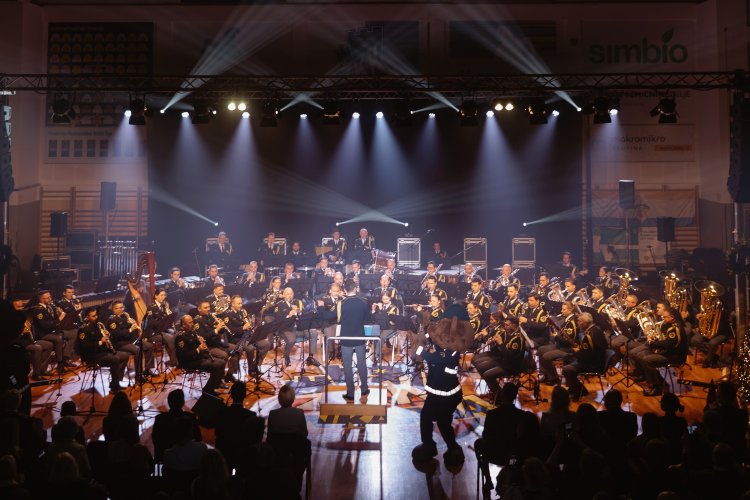 21. dobrodelni koncert Policijskega orkestra z gostjo Moniko Avsenik