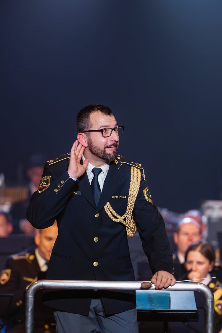 21. dobrodelni koncert Policijskega orkestra z gostjo Moniko Avsenik