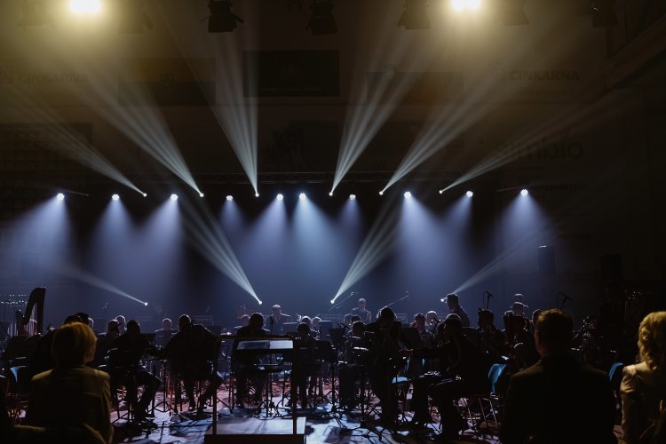 21. dobrodelni koncert Policijskega orkestra z gostjo Moniko Avsenik